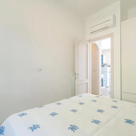 Amazing In With Kitchen Apartment