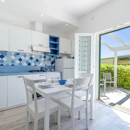 Amazing In With Kitchen